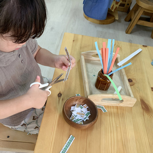 電車、新幹線のシンプルなはさみ切りシート