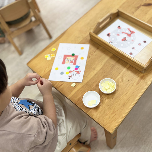 クリスマスシール貼りアクティビティ(1歳半~)