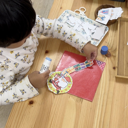 サンタのプレゼントタワー:切って積んで飾れるクリスマスアクティビティ