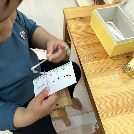 ぬいさしシート(花の周りを飛び交う昆虫)