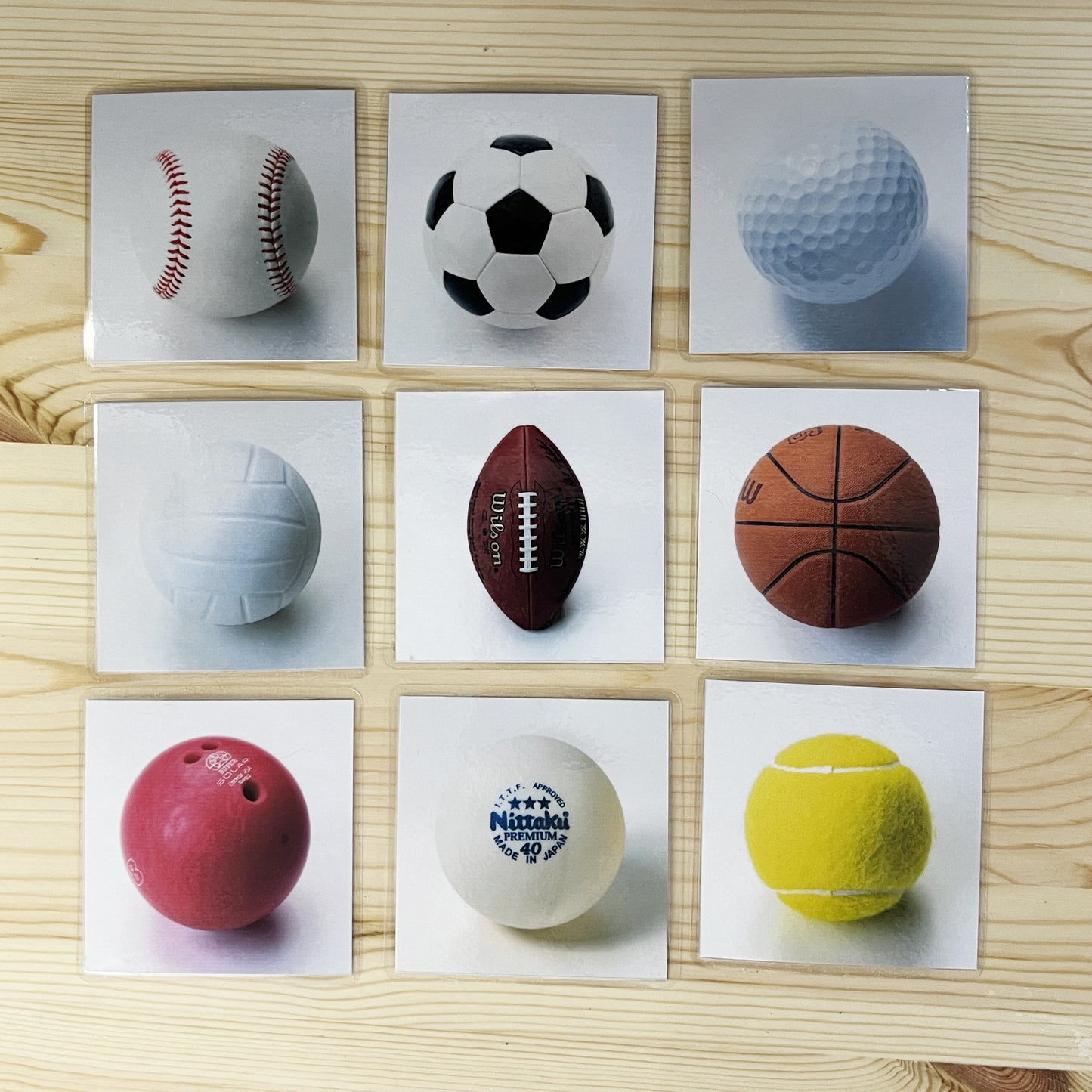 Tarjetas con imágenes de pelotas deportivas