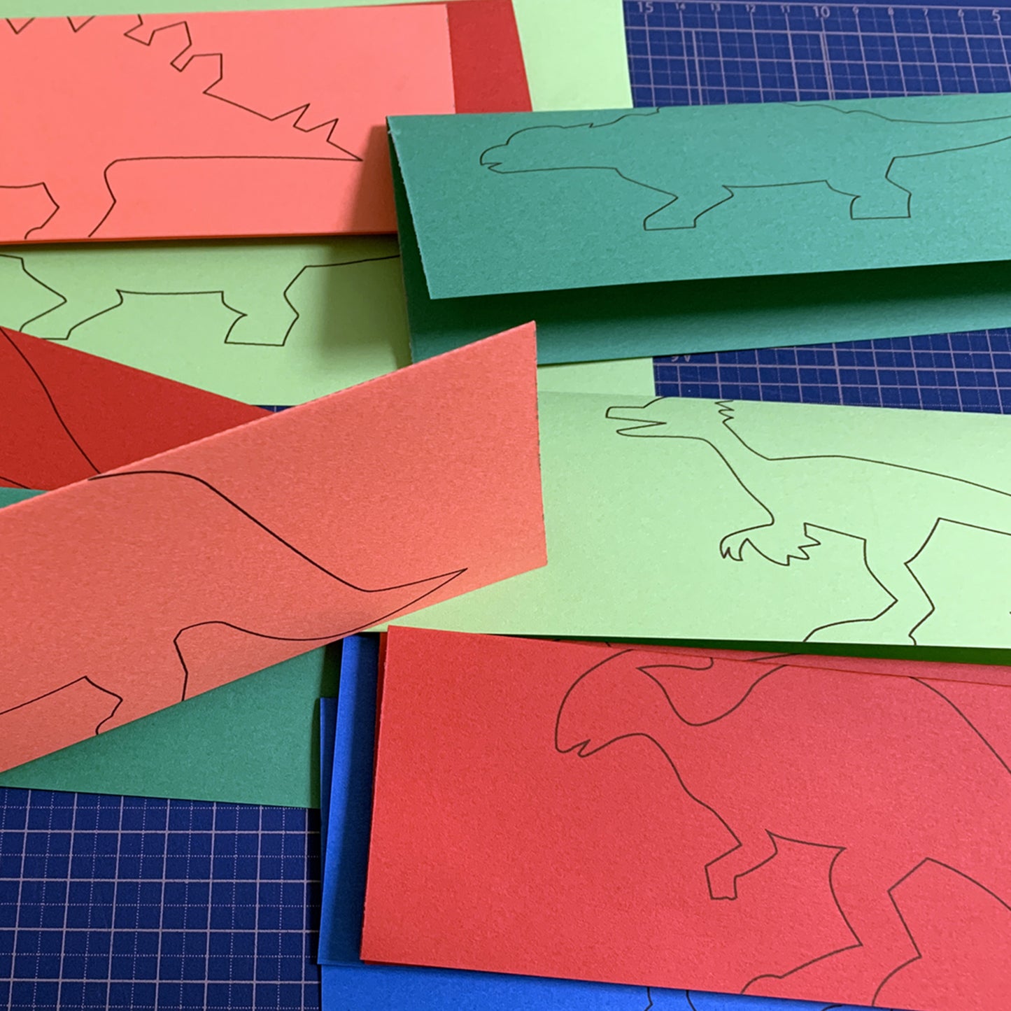 Dinosaur Craft: Scissor Activity to Create Standing Dinosaurs