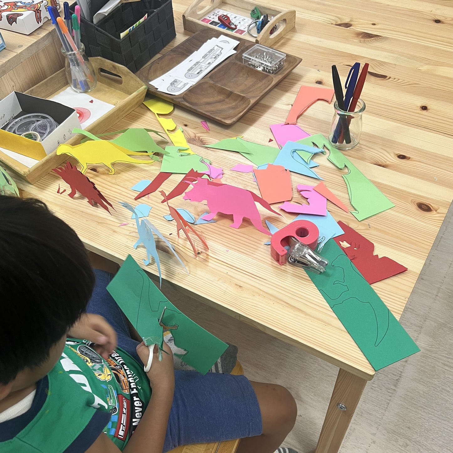 Dinosaur Craft: Scissor Activity to Create Standing Dinosaurs