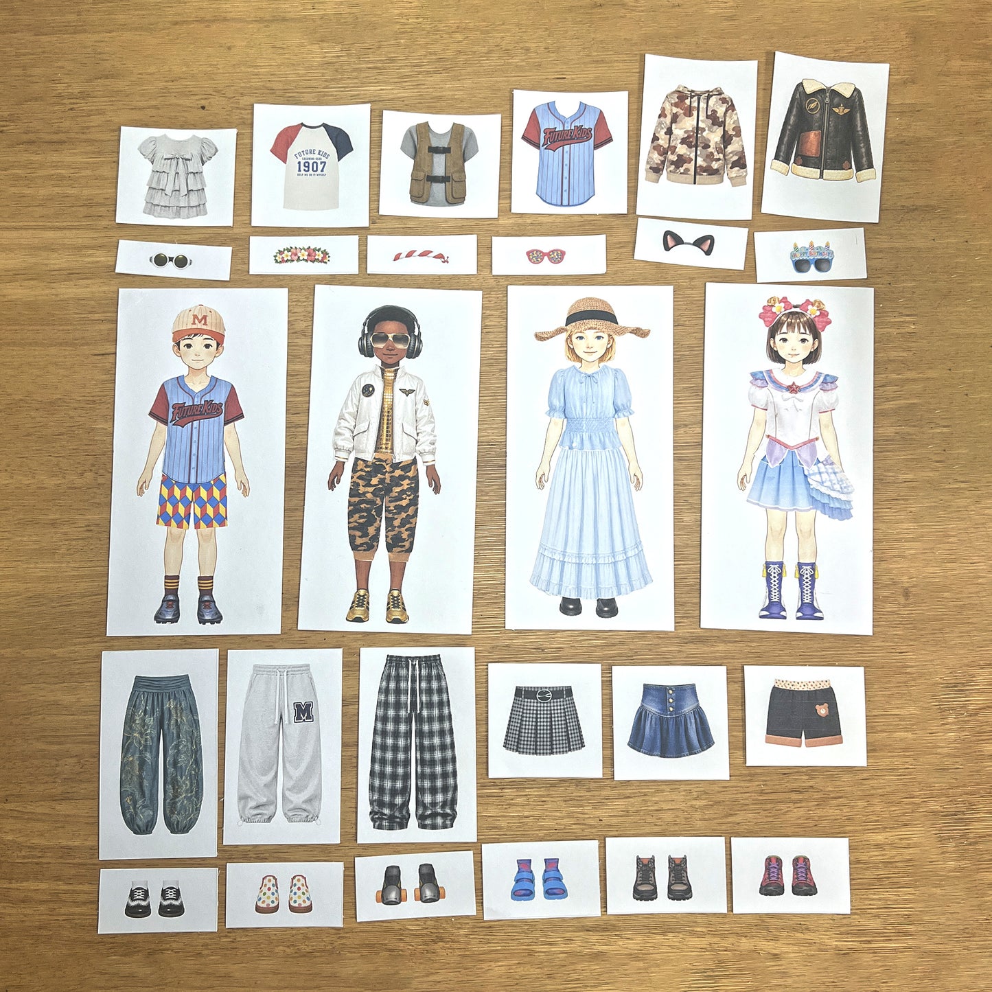 Divertiti con tanti stili! Attività di moda da ritagliare e incollare