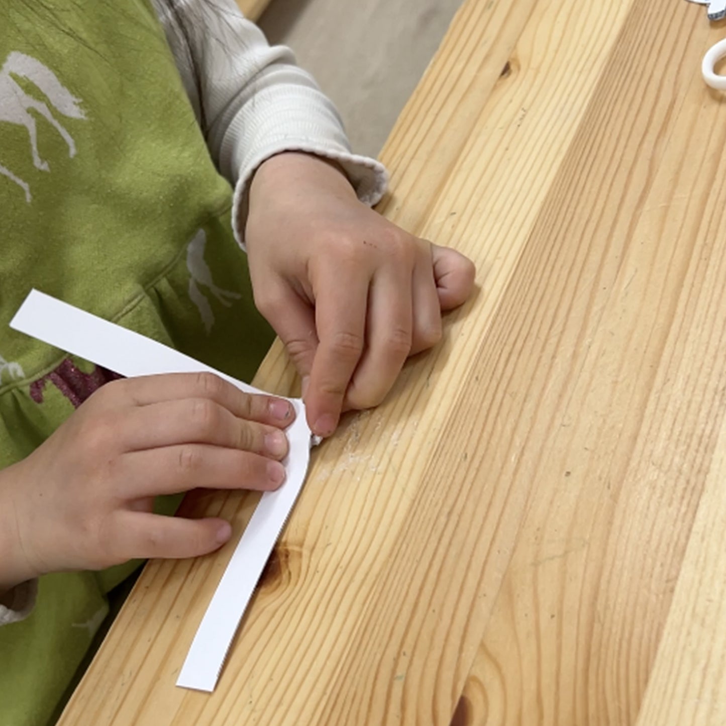 Manualidad de resorte elástico de papel (caballo mecedor de juegos)